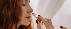 Comment bien utiliser les huiles essentielles par olfaction ? 