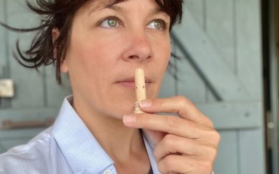 Le pouvoir vibratoire des huiles essentielles : quand une odeur transforme nos émotions